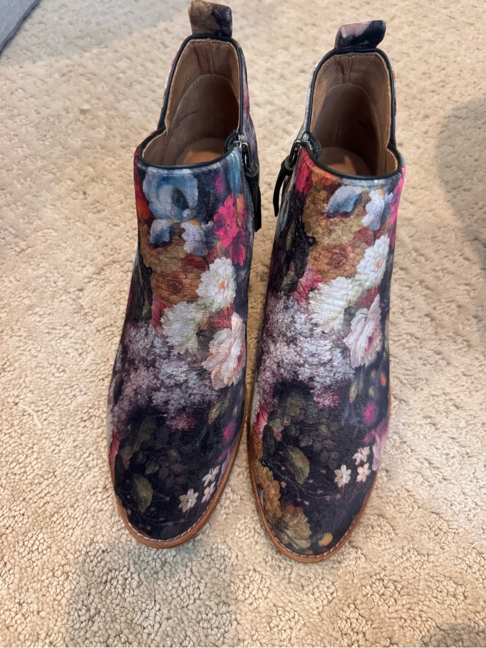 Title: NWOT Sofft Tamela Floral Velvet Ankle Booties Size 9M